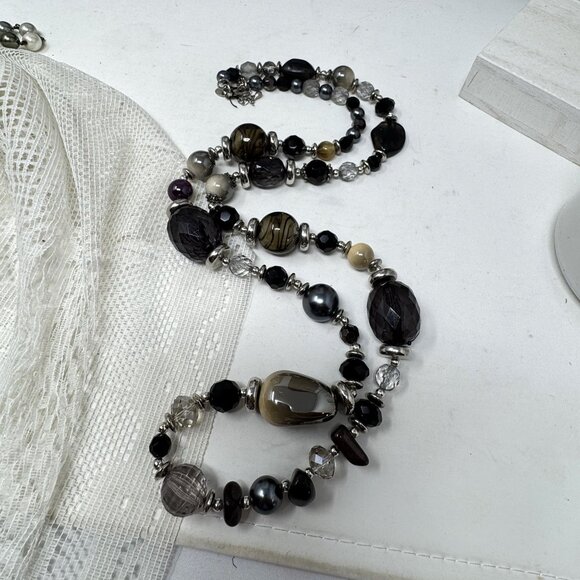 Cokie Lee Multi-Stone/ Glass Beaded Necklace With Silver Accents & Extension - Picture 9 of 10